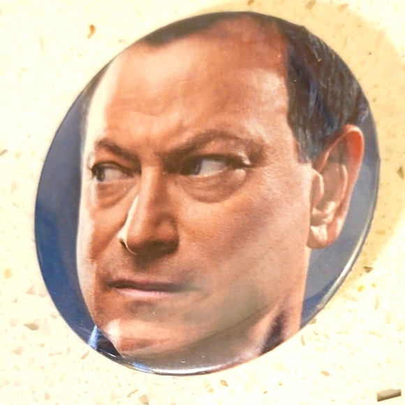 Gary Sinise  Round picture Button Pin - Picture 1 of 4